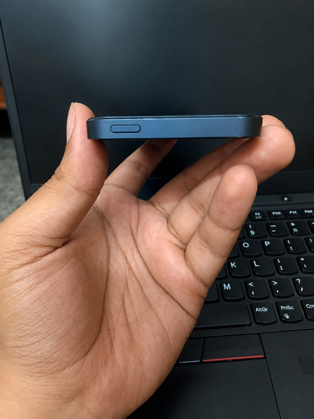 Apple iPhone 5 12GB Granite Grey – Excellent Condition